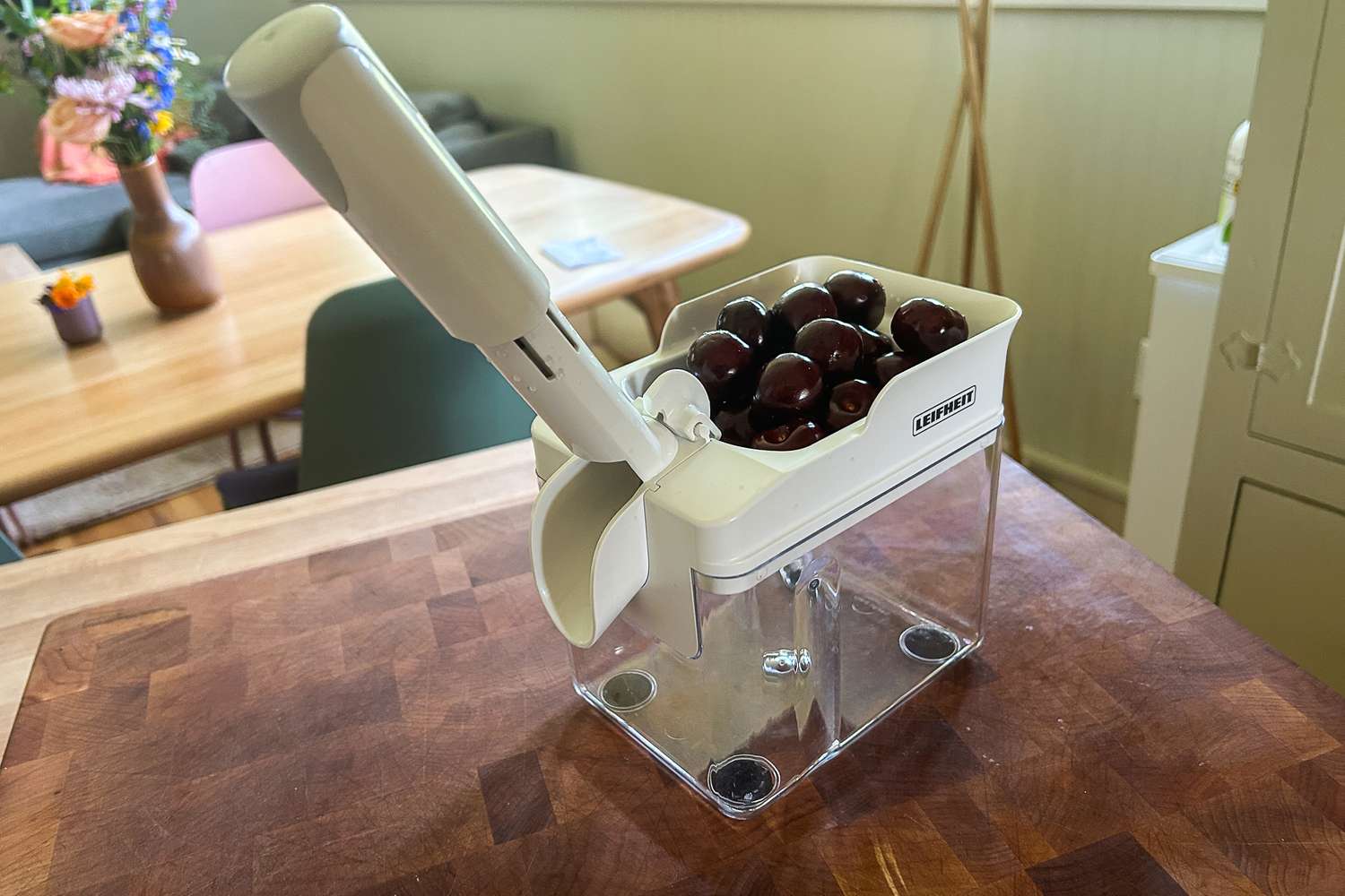 The Leifheit cherry pitter full of cherries