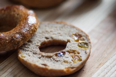 20170227-cinnamon-raisin-bagels-vicky-wasik-14.jpg
