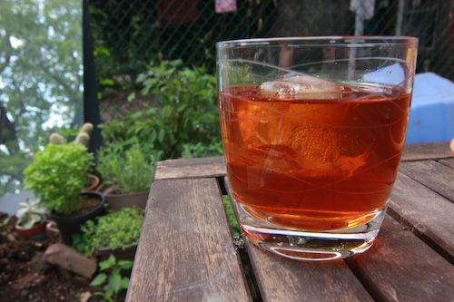 072611-162407-sun-tea-2.jpg