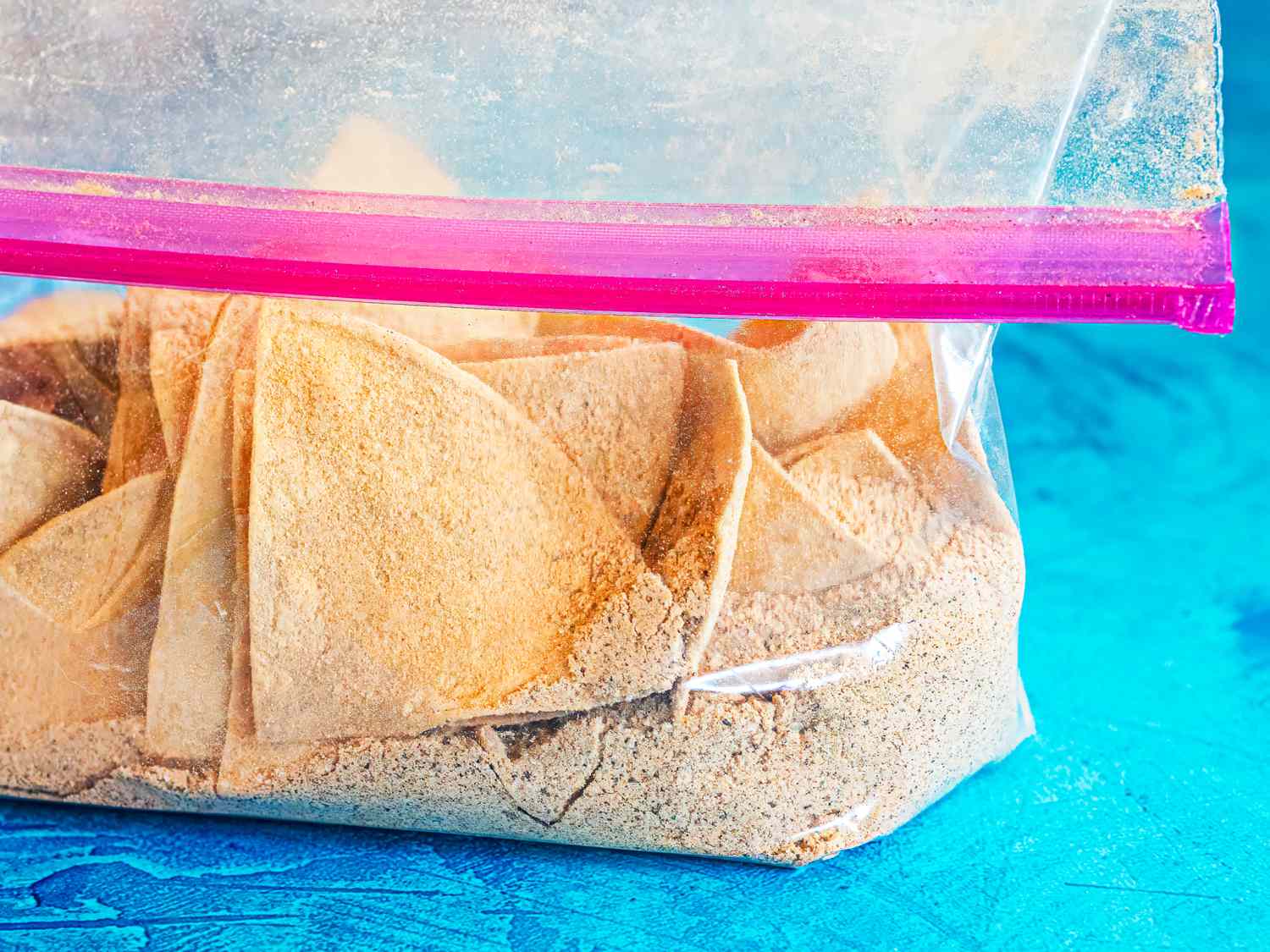 Side view of seasoning chips