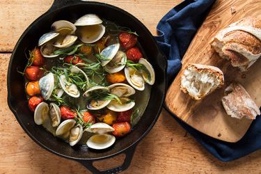 20180726-MHT-broiling-tomato-clams-final-closeup-vicky-wasik-13-