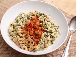 20121016-macaroni-and-cheese-variations-chickpea-and-spinach.jpg