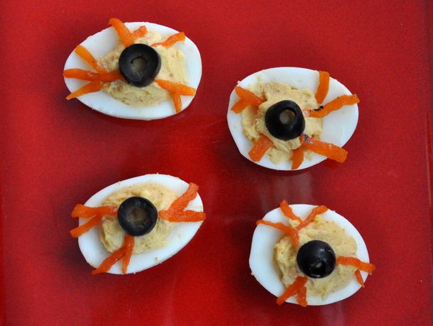 20111025-seriousentertaining-halloweentreats-deviledeggeyes.JPG