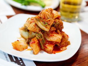 20130523-ktown-crawl-gahm-mi-oak-kimchi-robyn-lee.jpg