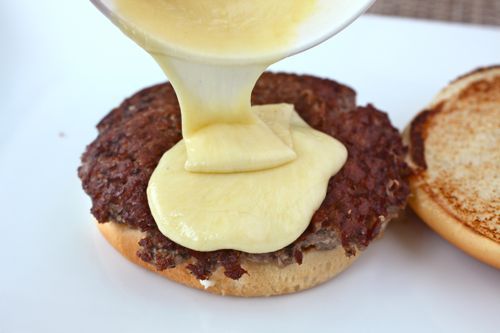 20110706-steamed-cheese-burger-11.jpg