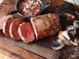 A sliced lomo al trapo, a Colombian-style grilled beef tenderloin