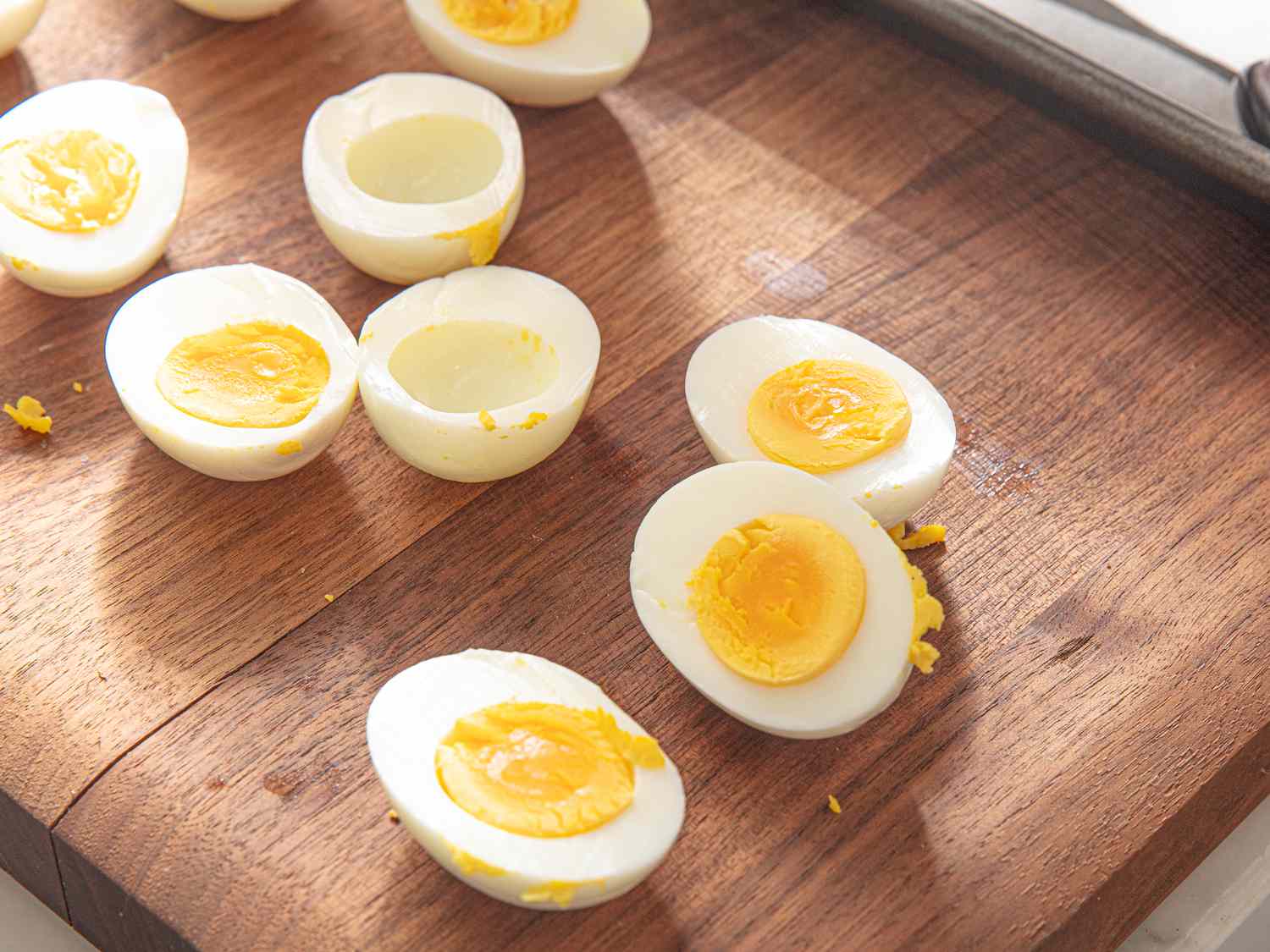 Hard boiled eggs seperated