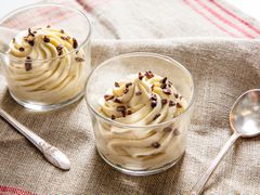 two cups of banana creamuex