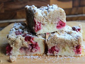 raspberry almond crumb cake