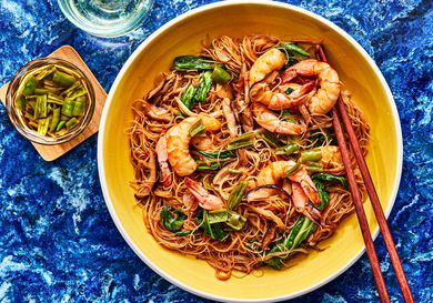 Overhead view of fried bee hoon noodles