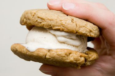 20130509-peanut-butter-banana-ice-cream-sandwich.jpg