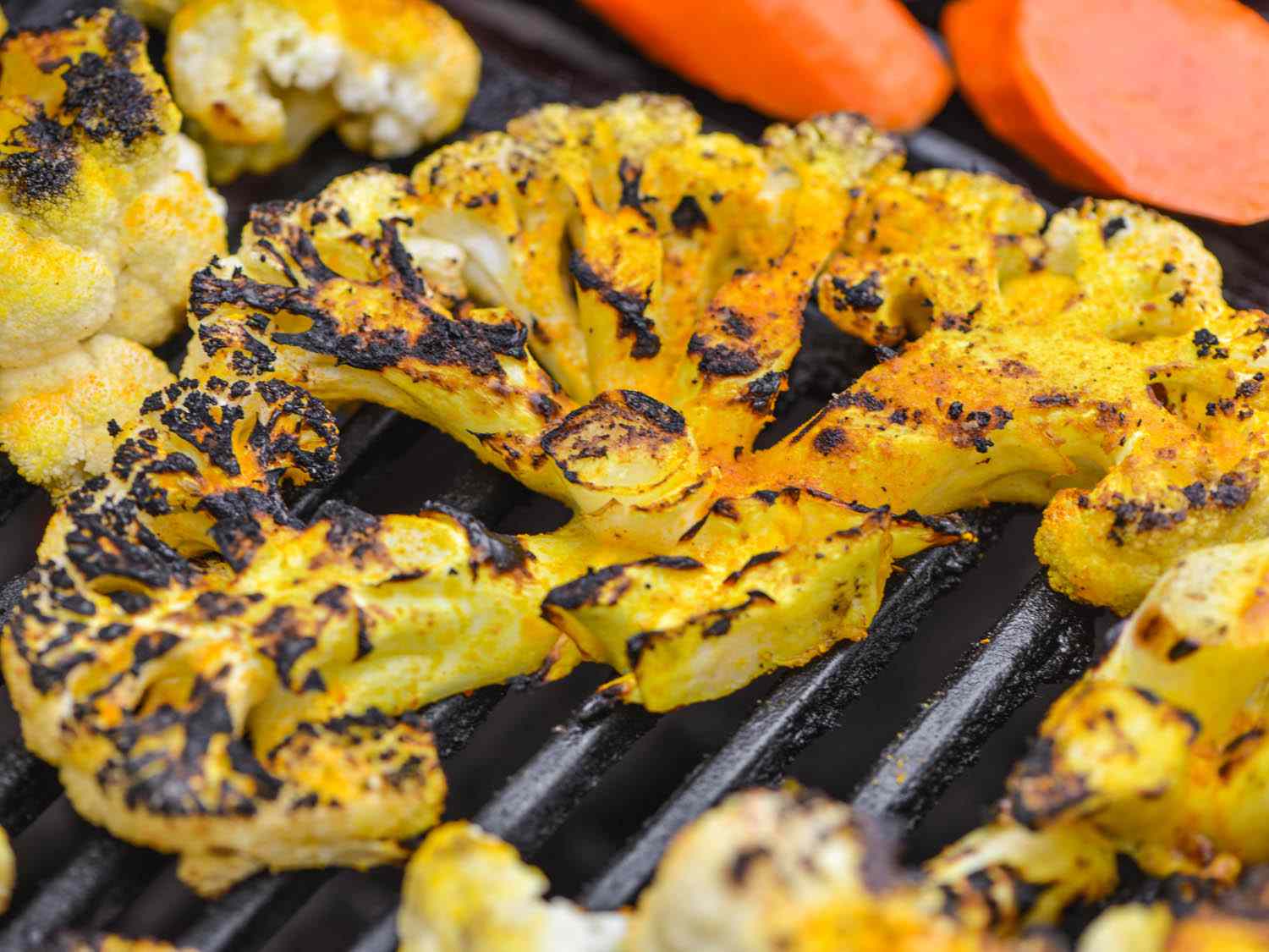 Grilled cauliflower on the grill. 