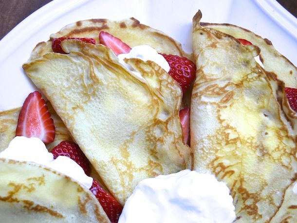 20130406-246470-sunday-brunch-crepes-strawberries-cream.jpg
