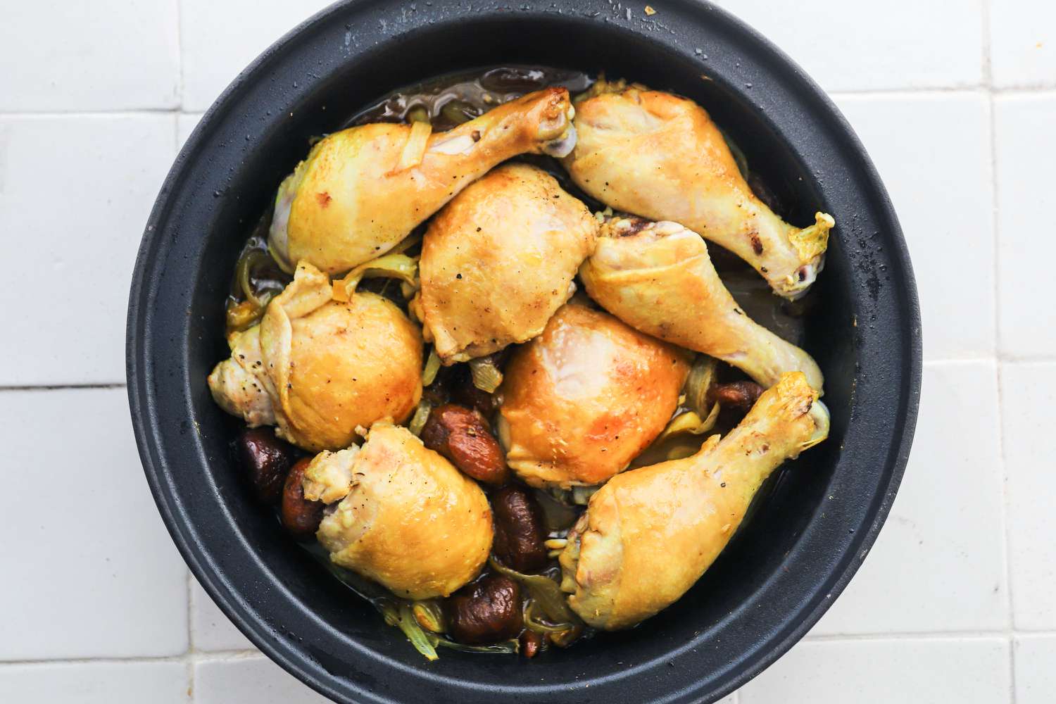 chicken legs and thighs with figs in Uno Casa tagine