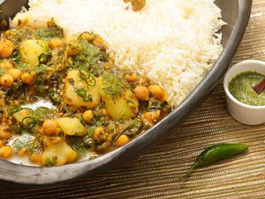 20120205-chickpea-potato-spinach-jalfrezi1.jpg