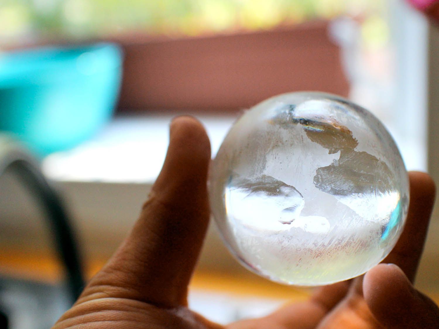 20140715-clear-ice-sphere-hand.jpg