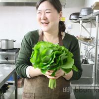 Seoyoung Jung is a contributing writer at Serious Eats. 