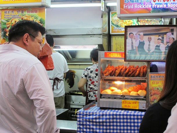 20130508-251392-singapore-stories-auntie-frying-carrot-cake.jpg