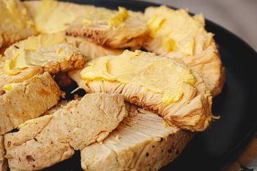 Side view of roaster breadfruit