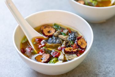 20200426-silky-chicken-herbal-soup-jenny-dorsey-7