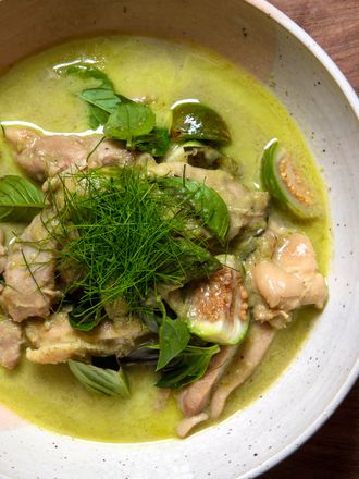 Gaeng Khiao Waan Gai (Thai Green Curry with Chicken) in a large serving bowl