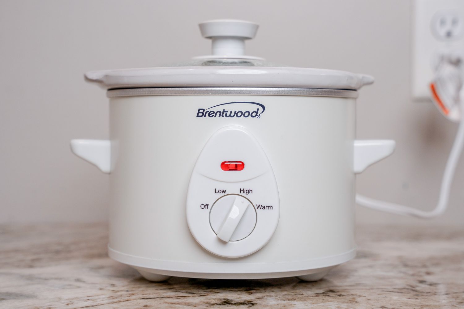 Brentwood 1.5-Quart Slow Cooker being shown on kitchen counter