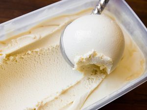 20130220-butterscotch-ice-cream-2.jpg