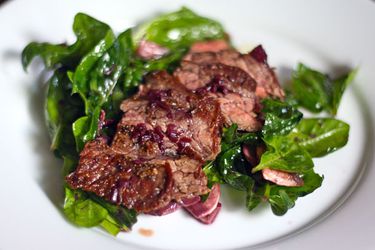 skirt steak and spinach salad