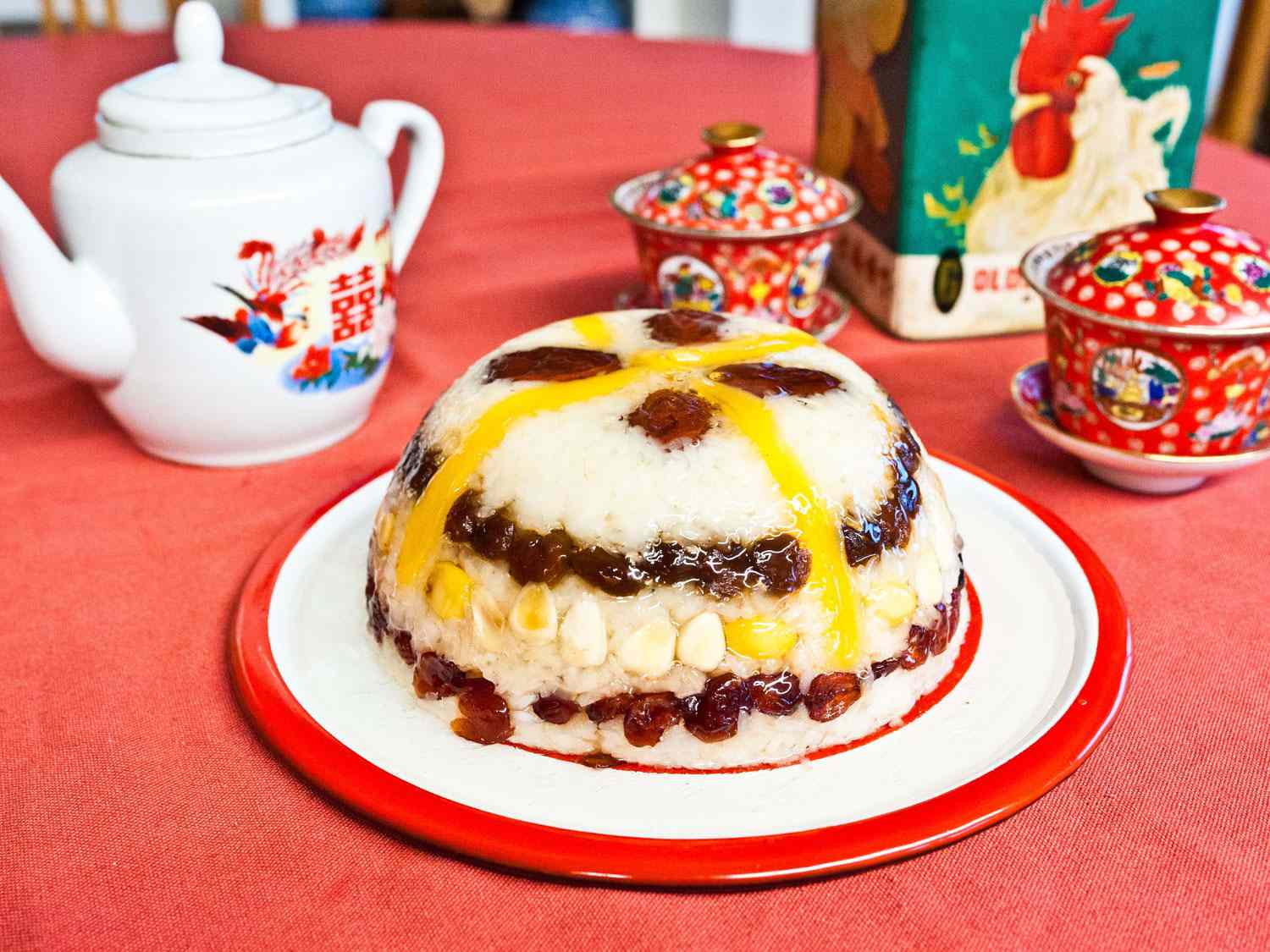 Babao fan (eight-treasure rice) served on a platter with a pot of tea.