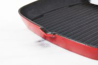 Closeup of the pour spout on the Cuisinart Chef's Classic 9.25-inch Square Grill Pan