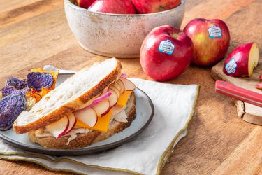 20200727-stemilt-apples-turkey-sandwich-vicky-wasik-4