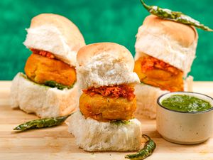 Side view of vada pav