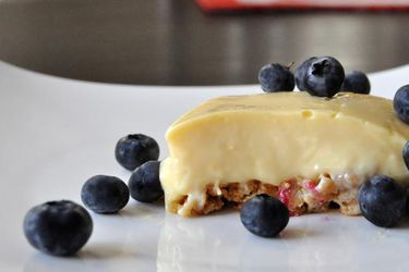 20120222-seriousentertaining-easydoaheadlunch-lemoniceboxpie.JPG