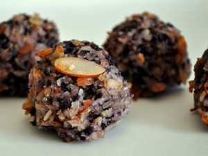 20120828-cookie-monster-blueberry-almond-macaroons.JPG