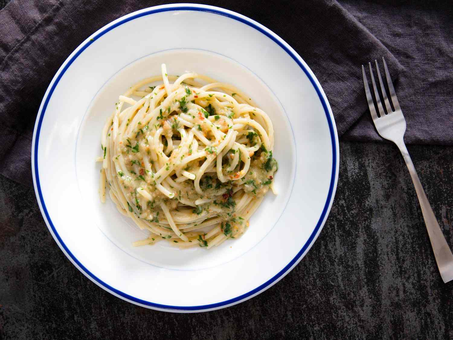 Spaghetti con la Colatura di Alici (Pasta with Colatura) in a white and blue bowl