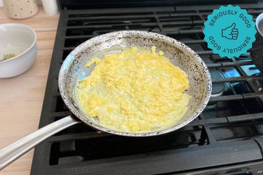 the all-clad D5 skillet with scrambled eggs inside it