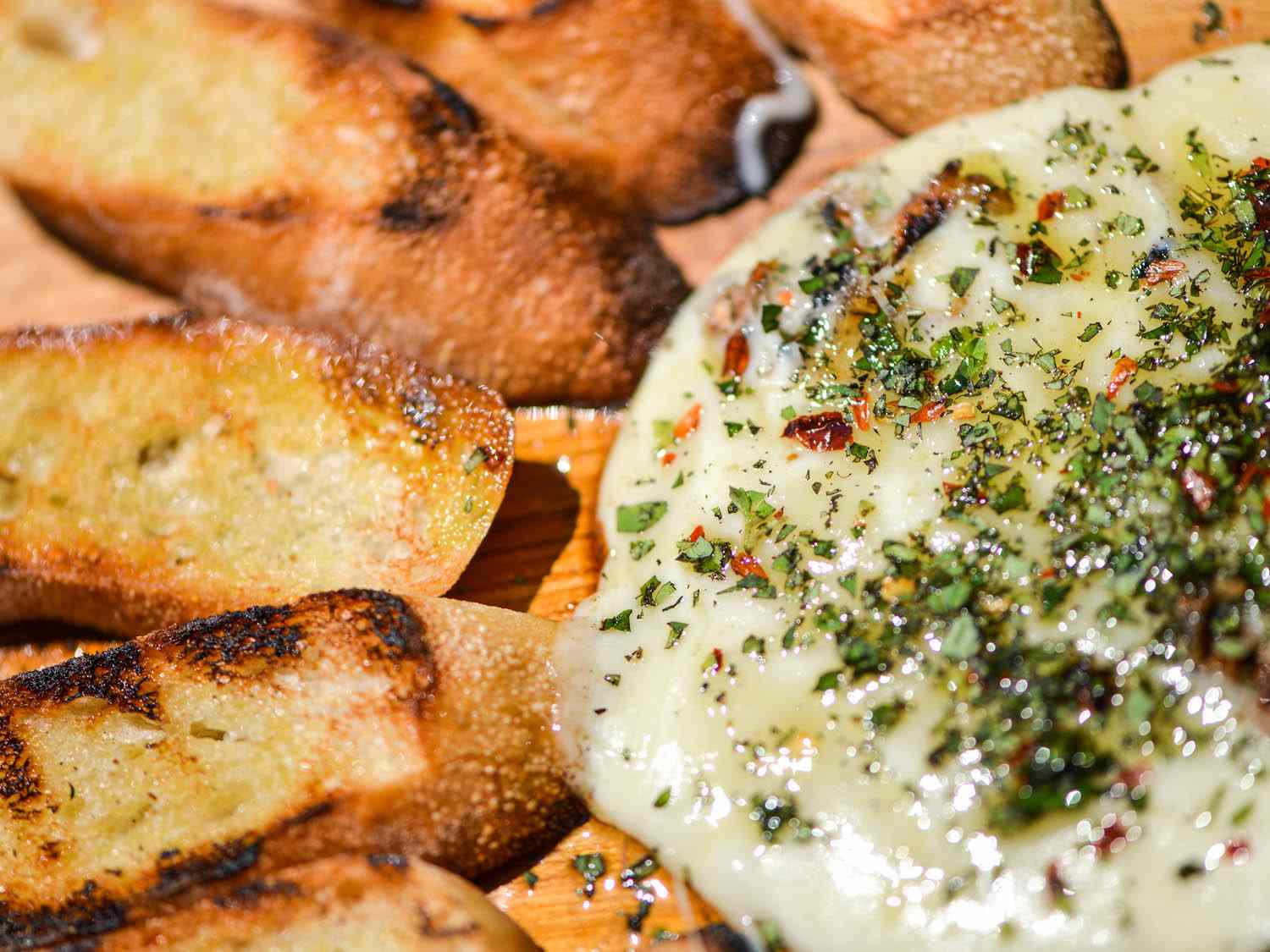 The seasoned cheese is served with the baguette slices.