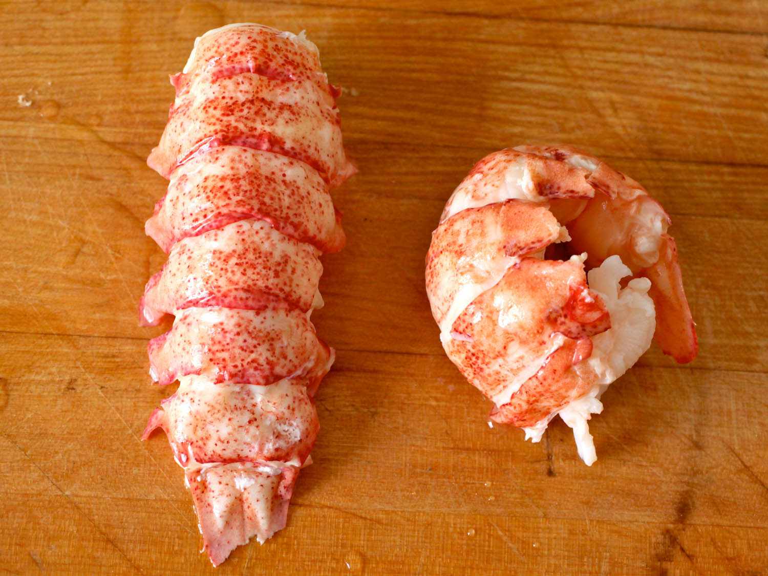 Straighten vs. curled cooked lobster tails