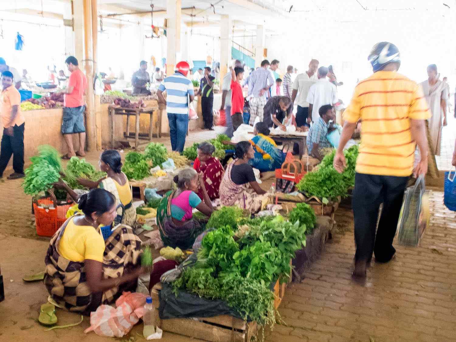 20140802-sri-lankan-food-veg-market-sri-lanka-naomi-tomky.jpg