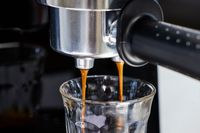 Close up of the De'Longhi Stilosa Espresso Machine brewing an espresso