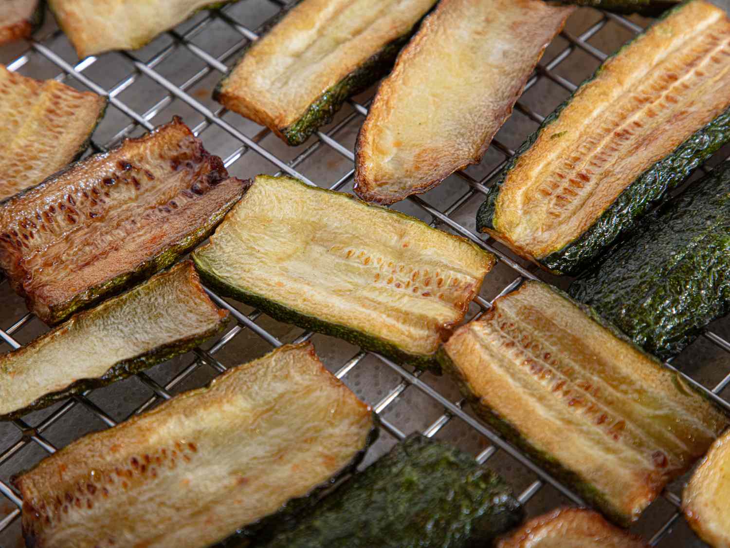 Slices of cooked zucchini on a cooling rack