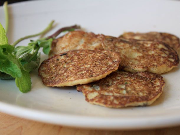 Naga-imo pancakes on a serving plate. 