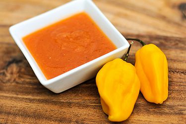 20120718-215059-papaya-hot-sauce.jpg