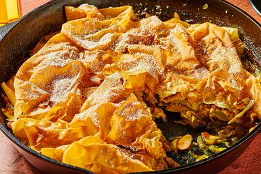 Overhead view of one pan chicken Bastilla 