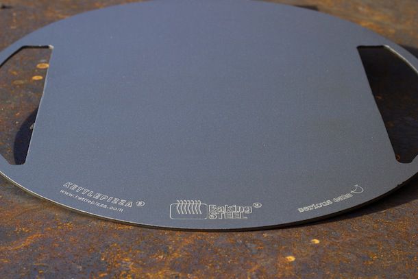 20131106-serious-eats-kettle-pizza-baking-steel-whole.jpg