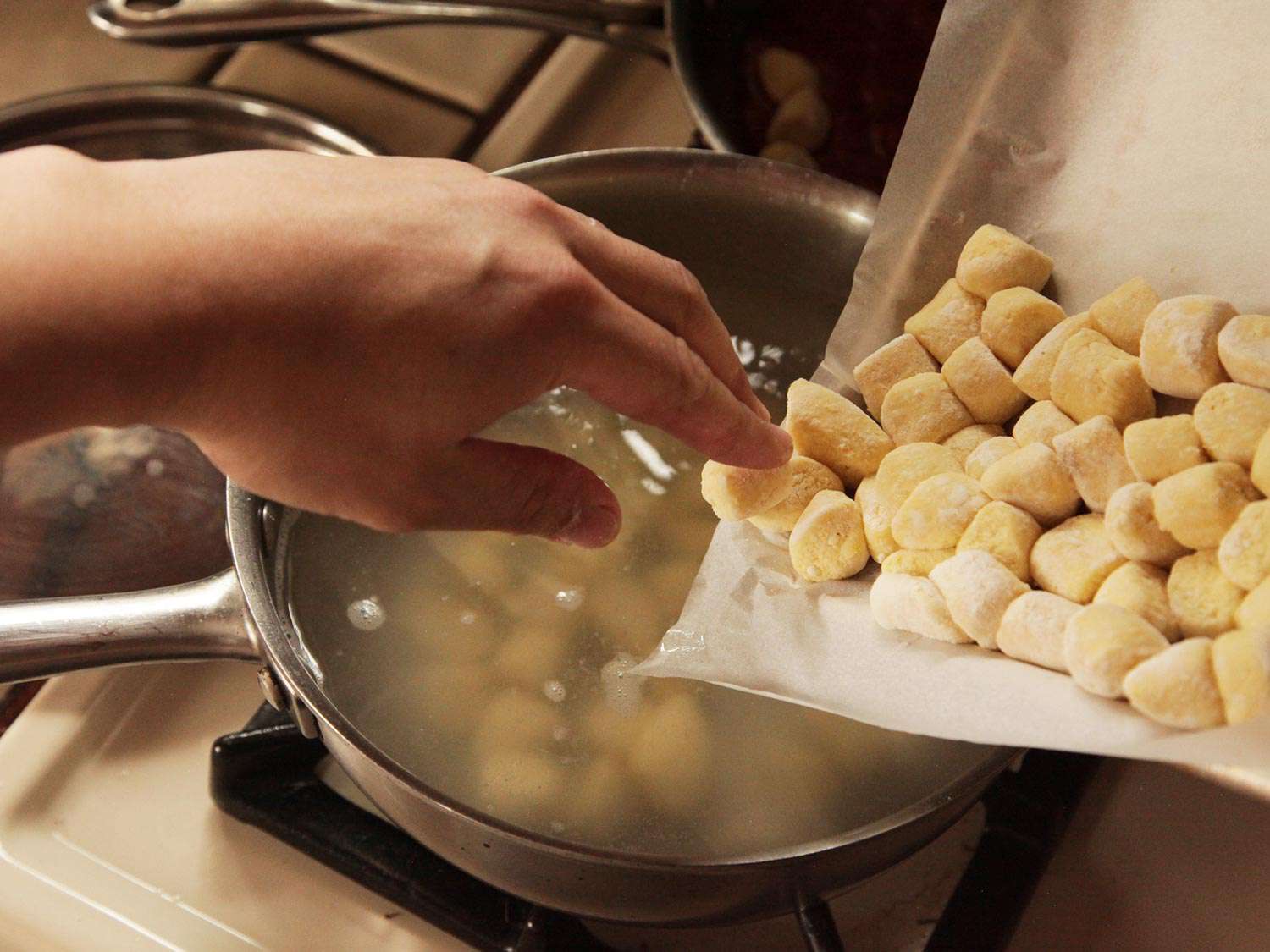 20150318-ricotta-gnocchi-how-to-food-lab-recipe-33.jpg