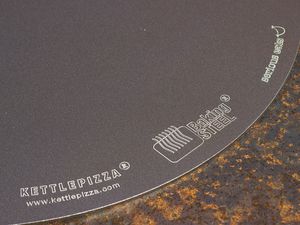 20131106-serious-eats-kettle-pizza-baking-steel-primary.jpg