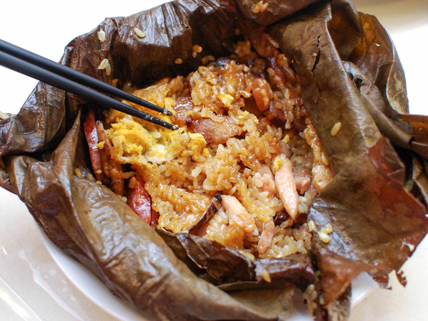 A cooked sticky rice package cut open, exposing the interior.