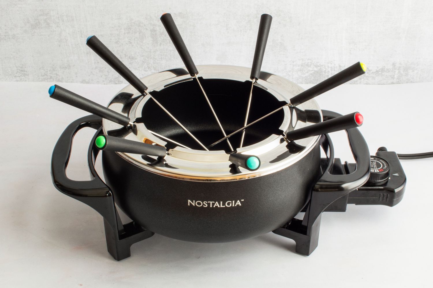 the nostalgia fondu pot with tongs 