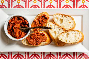 Overhead view of Fake nudja 